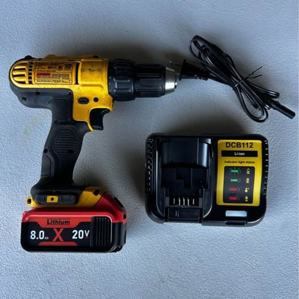 DeWalt DCD771 20V Max 1/2" Cordless Drill Driver Kit w/ 8.0Ah Battery&Charger